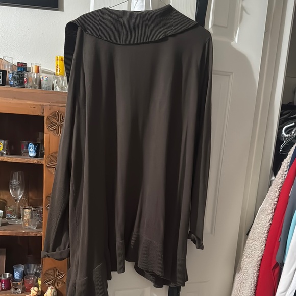 Gray Asymmetrical Ruffled Skirt - Picture 3 of 3